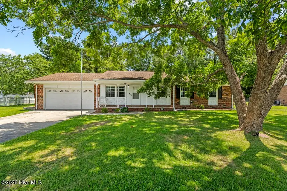 604 Oakwood Avenue, Jacksonville, NC 28546 – photo 1 of 34