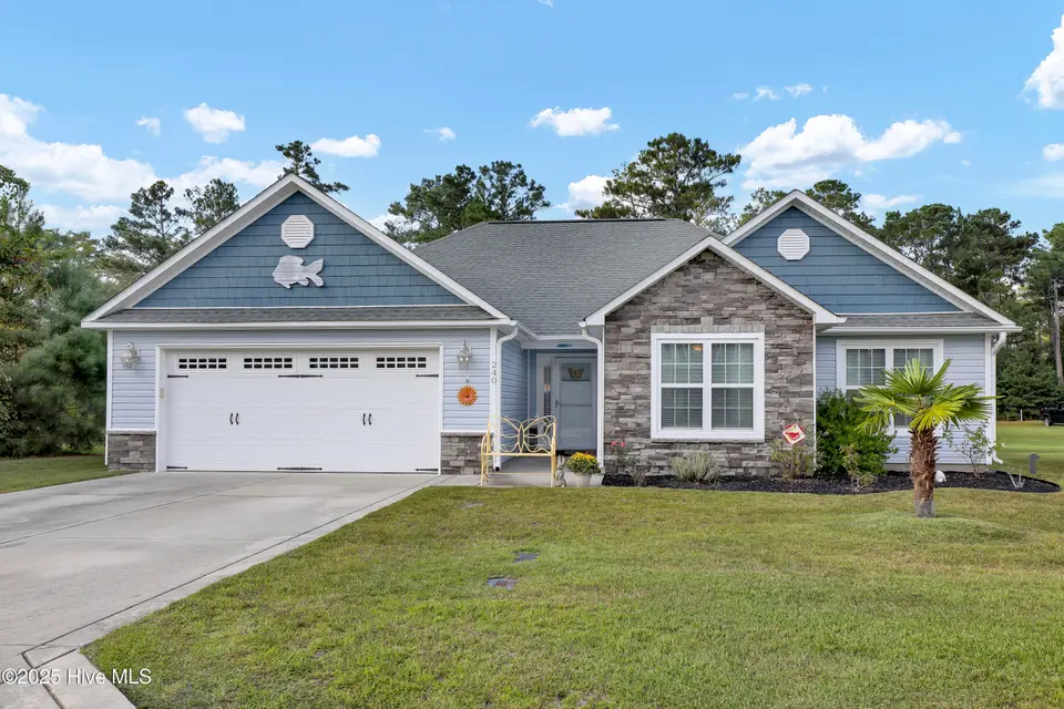 240 W Huckleberry Way, Rocky Point, NC 28457 – photo 1 of 27: 002_6g8a0844_332