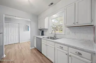 303 Greenbriar Drive, Jacksonville, NC 28546 – photo 10: 9-web-or-mls-303 Greenbriar Dr. 12