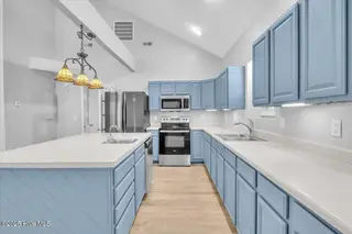 127 NW 19th Street, Oak Island, NC 28465 – photo 7: Kitchen