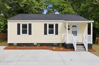 910 Simmons Street, New Bern, NC 28560 – photo 1: 1-web-or-mls-0C0A5144 - Copy
