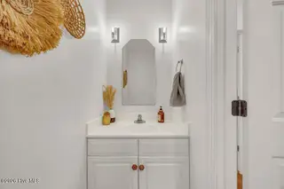 1907 Pembroke Jones Drive, Wilmington, NC 28405 — 4-bedroom home in Landfall, Wilmington, NC, photo 14 of 49: 011_img_1262_941