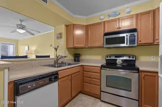 2509 W Fort Macon Road 103-B, Atlantic Beach, NC 28512 – photo 4: Kitchen