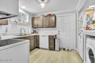 103 N 13th Street, Wilmington, NC 28401 — 6-bedroom home, Wilmington, NC, photo 5 of 60: 24-Final 103 N 13th St RJREM-1371
