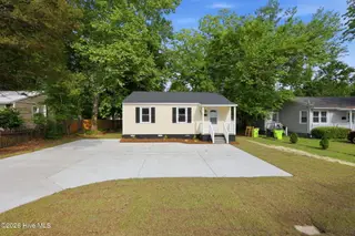 910 Simmons Street, New Bern, NC 28560 – photo 3: 3-web-or-mls-0C0A5145