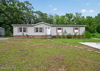 2184 Creekwood Court SW, Supply, NC 28462 — 3-bedroom manufactured home in Holden Beach, Supply, NC, photo 1 of 20