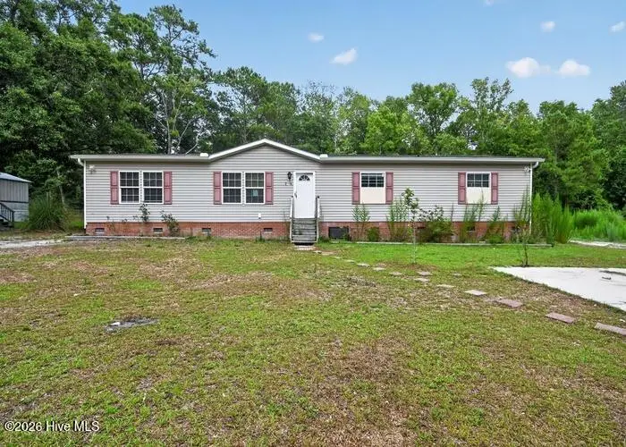 2184 Creekwood Court SW, Supply, NC 28462 — 3-bedroom manufactured home in Holden Beach, Supply, NC, photo 1 of 20