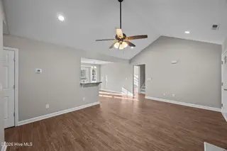 136 Leonard Drive, New Bern, NC 28560 – photo 6: 6-web-or-mls-0C0A1243