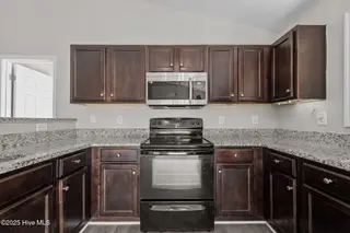 242 Sweet Gum Lane, Richlands, NC 28574 – photo 11: 37-web-or-mls-_RAD4247