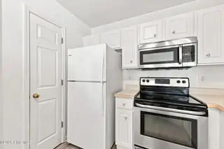 100 Jasmine Court, Morehead City, NC 28557 – photo 16: 35-web-or-mls-100-Jasmine-Ct-057_edit