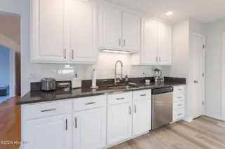 208 Eighth Street, New Bern, NC 28560 — 3-bedroom home in Trolley Run, New Bern, NC, photo 14 of 61: 3 Bedroom 2 Baths