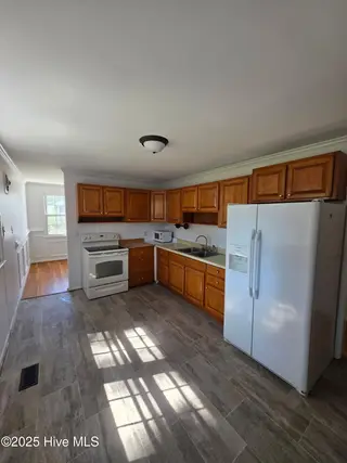 412 Seminole Trail, Jacksonville, NC 28540 – photo 12: 1006732643830417054