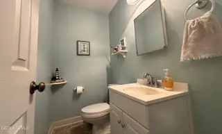 1601 River Bluff Road, Morehead City, NC 28557 – photo 10: Guest half bath