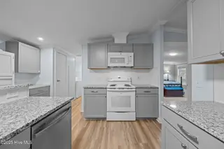 166 Watts Landing Road, Hampstead, NC 28443 – photo 13: Kitchen