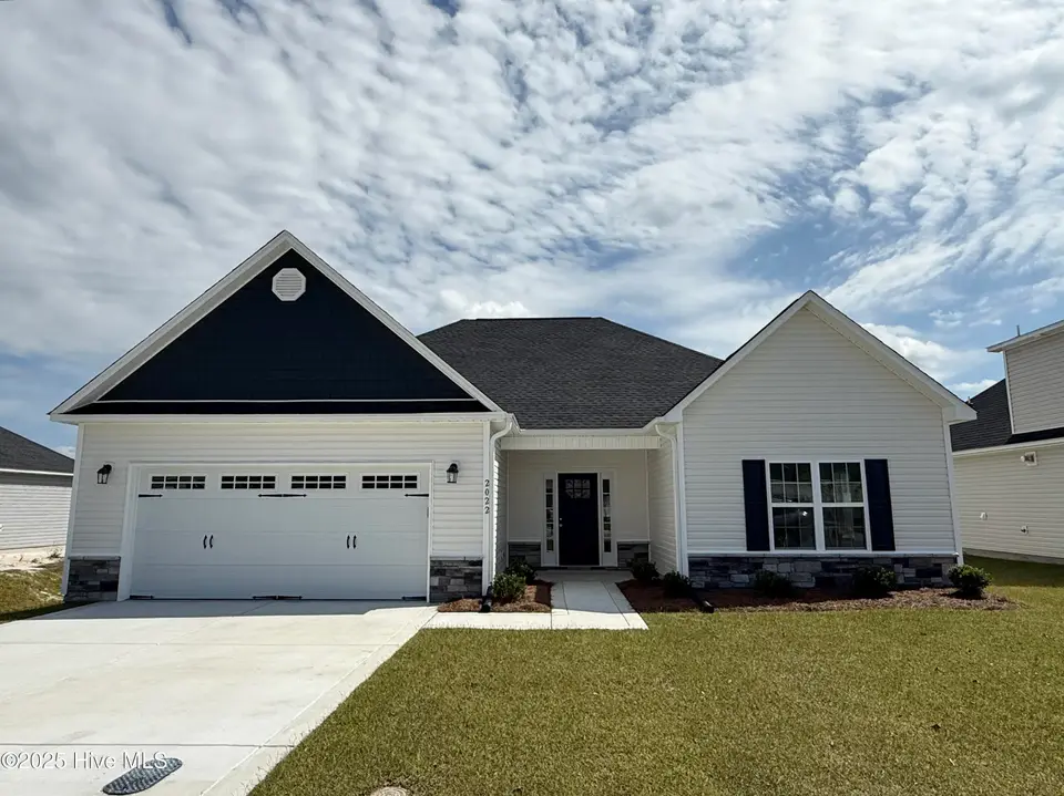 2022 Bluewater Boulevard, New Bern, NC 28562 – photo 1 of 16: IMG_2708