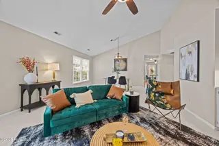 1913 Fairways West Drive, New Bern, NC 28562 — 2-bedroom home in Greenbrier, New Bern, NC, photo 11 of 32: 17-web-or-mls-0C0A0679