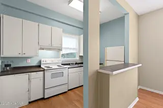 129 S 8th Street, Wilmington, NC 28401 — 6-bedroom home in Downtown, Wilmington, NC, photo 15 of 36: 8thS129-4kitDanBL33A0227-CR2