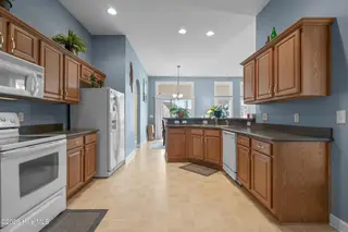1013 Meadowlands Trail NW, Calabash, NC 28467 – photo 13: Eat-In Kitchen