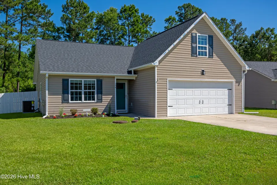 154 Crooked Run Drive, New Bern, NC 28560 – photo 1 of 31: Street view