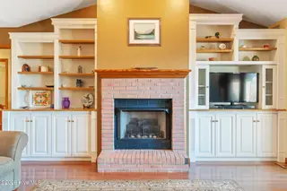 1461 S Shore Drive, Southport, NC 28461 – photo 12: Fire Place