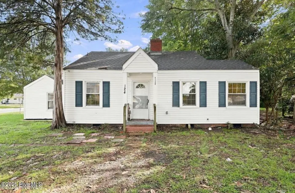 124 Sherwood Road, Jacksonville, NC 28540 – photo 1 of 43