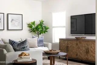 502 Bellefonte Court, Richlands, NC 28574 – photo 8: Living Room