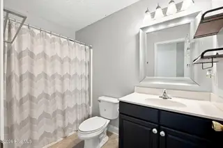 135 Luke Court, New Bern, NC 28560 – photo 20: Guest bath