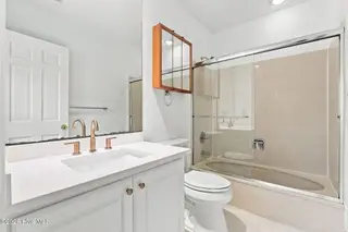 114 Wimbledon Drive, Pinehurst, NC 28374 – photo 17: Main Level Bath