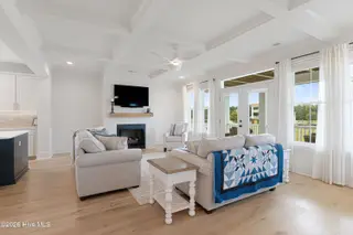 855 Cannonsgate Drive, Newport, NC 28570 – photo 4: Living room