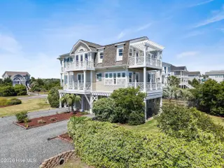 1046 Tide Ridge Drive, Holden Beach, NC 28462 — 5-bedroom home in Pointe West, Holden Beach, NC, photo 6 of 72: 1046 Tide Ridge Drive