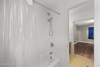 1403 Lockwood Road, Kinston, NC 28501 — 3-bedroom home in Brentwood, Kinston, NC, photo 14 of 32: Master Bath