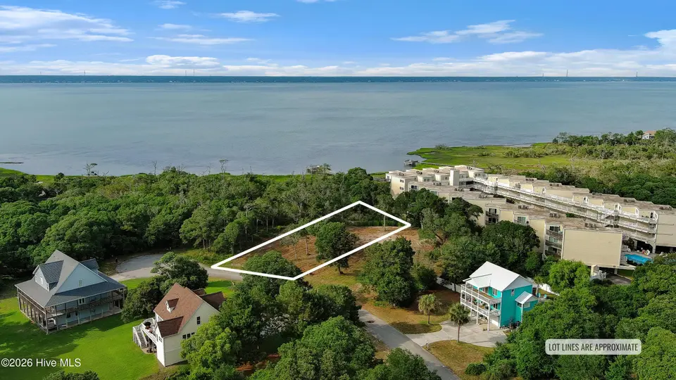 112 Sandpiper Lane, Indian Beach, NC 28512 – photo 1 of 20: Vacant lot in Pine Knoll Shores