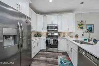 2085 Manor Parc Drive, Calabash, NC 28467 – photo 9: 60-web-or-mls-52 kitchen