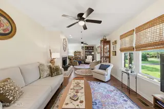 253 Shoreline Drive, New Bern, NC 28562 – photo 10: 17-web-or-mls-dsc_8460