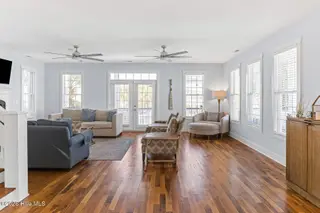306 Coral Drive, Wrightsville Beach, NC 28480 — 5-bedroom home in Harbor Island, Wrightsville Beach, NC, photo 13 of 57: 010_306_coral_drive-07_136