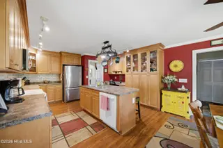 1301 N Poplar Street, Aberdeen, NC 28315 – photo 3: Kitchen