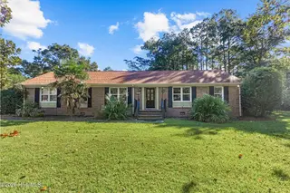 602 Circle Drive, Trent Woods, NC 28562 — 4-bedroom home in Creekwood, Trent Woods, NC, photo 1 of 48: 602 Circle Drive, Trent Woods, NC 28562
