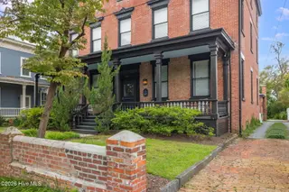 416 S Front Street Apt 3, Wilmington, NC 28401 – photo 3: 3-web-or-mls-416 S Front Apt 3-3