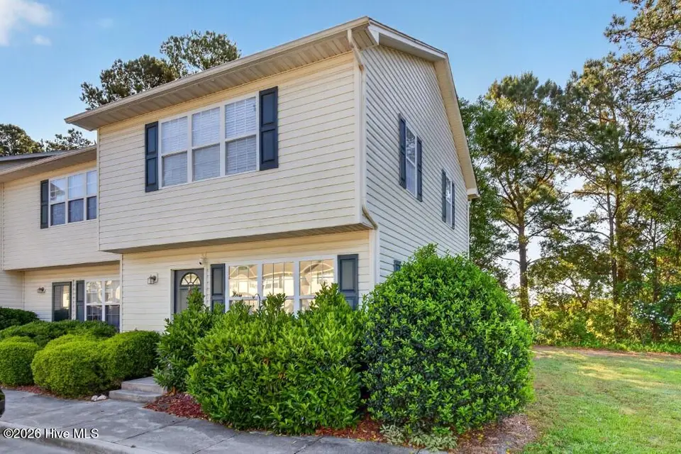 41 Pirates Cove Drive, Swansboro, NC 28584 – photo 1 of 17: 41 Pirates- front1