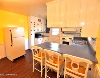 3621 Gail Drive, Rocky Mount, NC 27804 — 3-bedroom home in Woodridge, Rocky Mount, NC, photo 8 of 32: Kitchen/Breakfast Bar