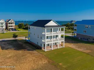 742 Cannonsgate Drive, Newport, NC 28570 – photo 5: 83-web-or-mls-chadwick-visuals-742-canno