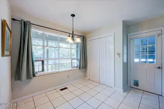 102 Pinewood Drive, New Bern, NC 28562 – photo 7: 17-1020_Pinewood-2