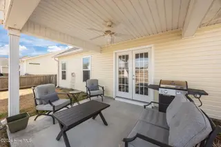 208 Bungalow Drive, New Bern, NC 28562 – photo 7: 4-web-or-mls-0C0A3705