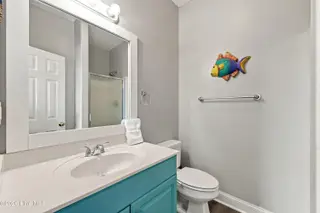 9936 Louise Howard Court East, Emerald Isle, NC 28594 — 3-bedroom townhome in Spinnakers Reach, Emerald Isle, NC, photo 3 of 32: Bedroom 3 Private Bath