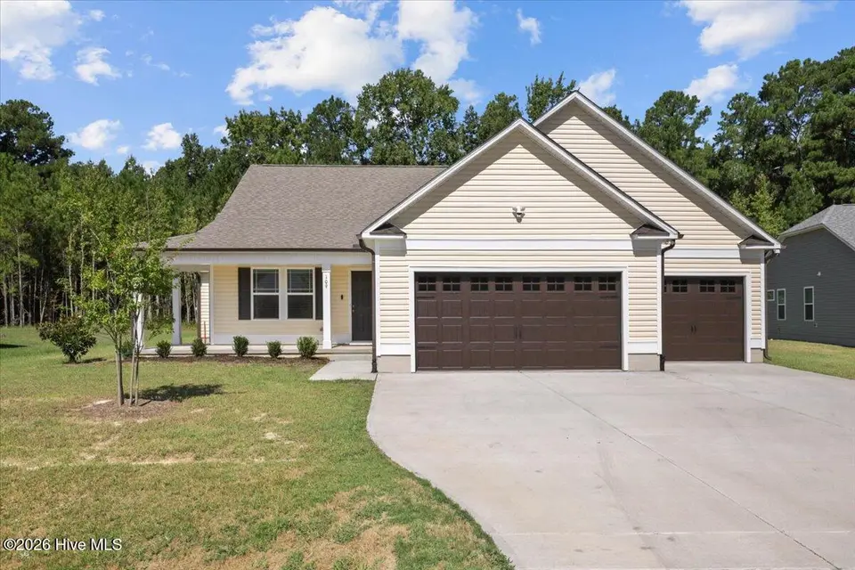 109 Windemere Lane, Goldsboro, NC 27530 – photo 1 of 32: Front