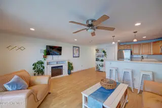 909 Carolina Beach Avenue N Unit 2b, Carolina Beach, NC 28428 – photo 12: 909CarolinaBeachAveNUnit2B(14)