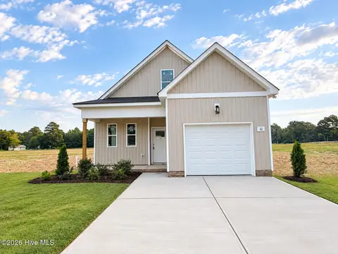 12 W Coulter Court, Selma