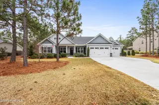 822 Winston Pines Drive, Aberdeen, NC 28315 — 5-bedroom home in Winston Pines, Aberdeen, NC, photo 6 of 51: 6_img_7149