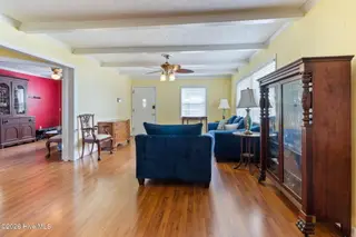 704 Canal Cove Road, Lake Waccamaw, NC 28450 – photo 14: 14-Living Room