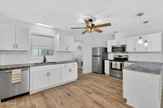 4516 Castle Hayne Road, Castle Hayne, NC 28429 — 2-bedroom home, Castle Hayne, NC, photo 12 of 44: 4516CastleHayneRoad-12